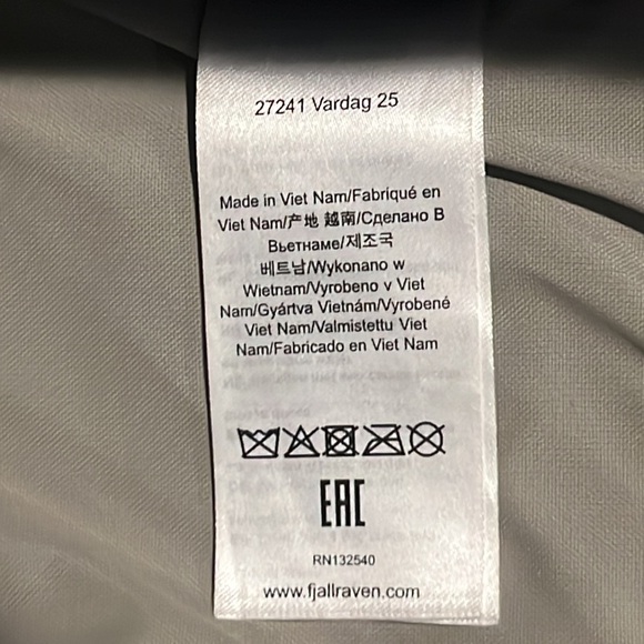 Fjallraven Vardag 25 L Black Classic Backpack - Picture 11 of 12